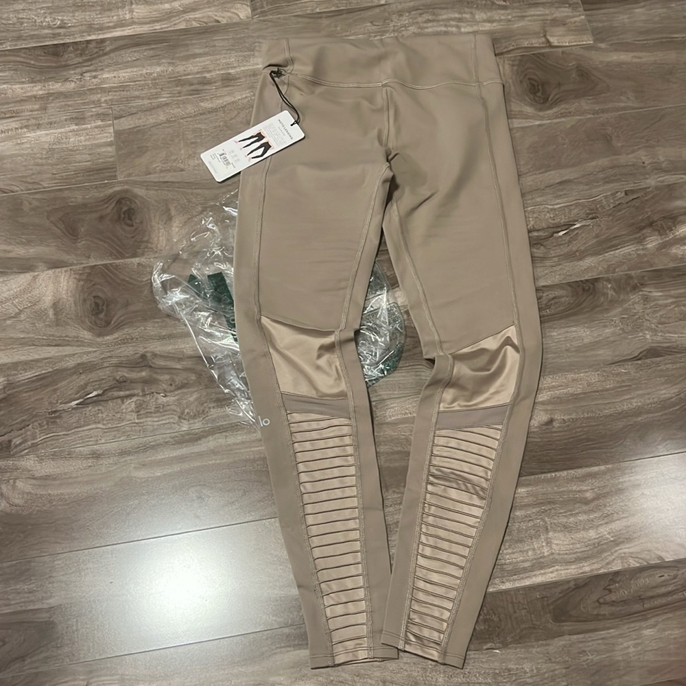 🔥🔥ALO Moto Leggins - Picture 11 of 16